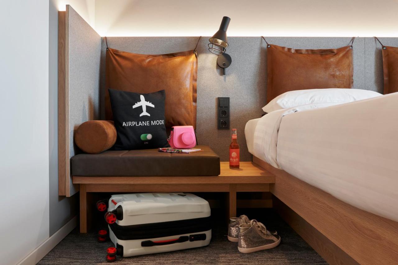 Отель Moxy Cologne Bonn Airport Экстерьер фото